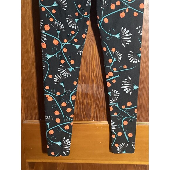 Lularoe One Size Fruit Botanicals Black Blue Leggings - Picture 7 of 7